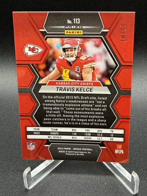 2023 Panini Mosaic #113 Travis Kelce Gold Wave Mosaic #/17