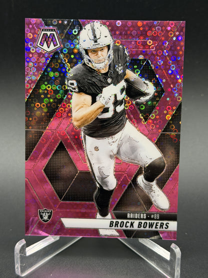 2025 Panini Mosaic #5 Brock Bowers No Huddle Pink #/20