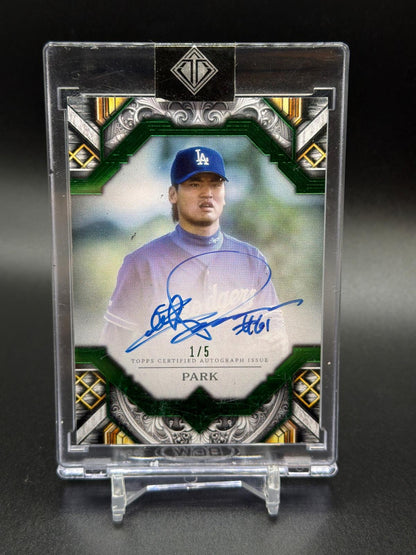 2025 Topps Transcendent Collection #TAC-CP Chan Ho Park Auto Emerald #/5